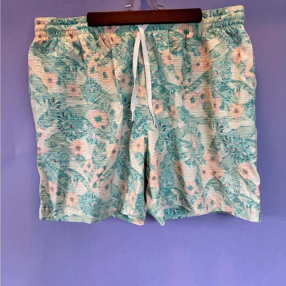 Chubbies Veranda Nights 5.5" Seersucker Swim Trunk - Picture 2 of 4